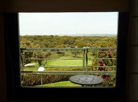 Estudio con Wifi y vistas al Campo de Golf de Salamanca – hotel z parkingiem w mieście Galindo y Perahuy