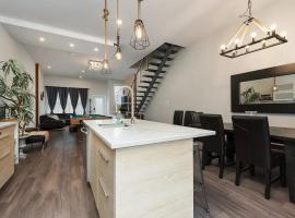 Spacious Townhouse with Rooftop Deck, hotel em Montreal