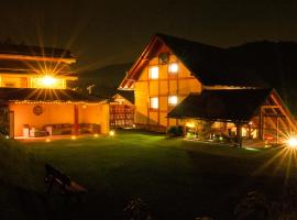 Chata Valca PATJA-v mesiacoch apríl až november pri prenajatí aj jedného apartmánu uzavrieme ostatné apartmány, aby ste si užili súkromie – hotel w mieście Valča