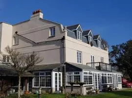 Great Trethew Hotel - Self Catering Lodges - Bar & Restaurant