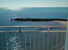 APPARTAMENTO CON TERRAZZA SUL MARE