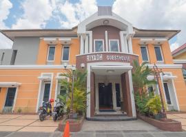 RedDoorz Plus Syariah at Banjarbaru 2, hotell i Banjarbaru