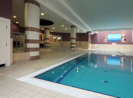 Raheen Woods Hotel, hotel in Athenry