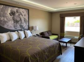 Super 8 by Wyndham Kingwood Houston North: Kingwood şehrinde bir otel