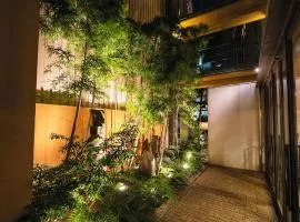 道後温泉　ホテルパティオ・ドウゴ、松山市にある松山空港 - MYJの周辺ホテル