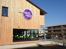 GästeHAUS & HOFladen Familie Öllerer, hotel v destinaci Sitzenberg