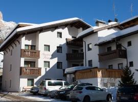 Frara Residence Apartments, íbúðahótel í San Cassiano