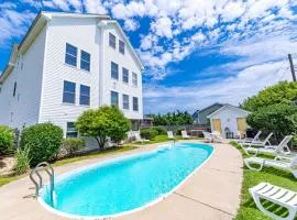 Sunny Delight - Semi-Oceanfront, 8 BD, Pool, Hot Tub, 2 Kitchens, Pets!