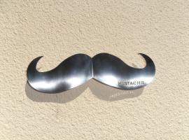 Mustache Studio, hotell i Ourém