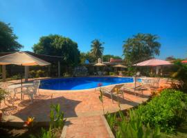 Bungalows Las Margaritas 10, hotell med pool i Higuera Blanca