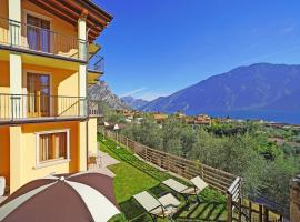 Apartments "VILLA IMELDA" – hotel w mieście Limone sul Garda