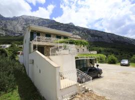 Holiday home (8+1) with Pool and amazing sea view, отель в Макарске