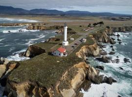 Point Arena Lighthouse, Lodge in Point Arena