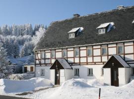 Ferienhaus Am Skihang, khách sạn có chỗ đậu xe ở Kurort Altenberg