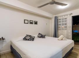 Vacation Rental - Standard Room at Casa Cocoa, apartment in Cozumel