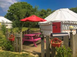 Poppy Yurt, holiday home in Perranporth