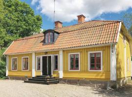 4 Bedroom Gorgeous Home In Lindesberg, hotel de lujo en Lindesberg