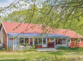 Awesome Home In Frentunna With Ethernet Internet, casă de vacanță din Ölsta