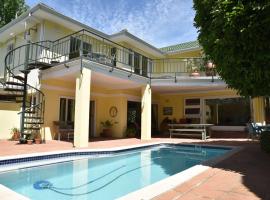 On Pinewood Guest House, guest house in Cape Town