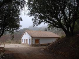 Casa Rural Las Encinas, orlofshús/-íbúð í Marchena