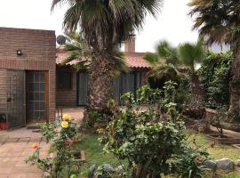 Linda Casa en Barrio Residencial la Herradura Oriente a 5 min playa, loma-asunto kohteessa Coquimbo