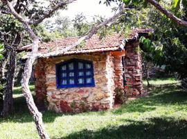 Pousada Casa do Arco: Santana do Riacho'da bir orman evi