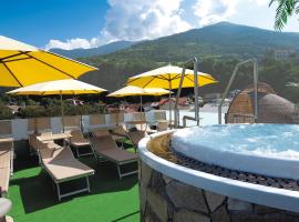 Hotel Engel, hôtel avec piscine à Sluderno