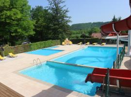 Camping Paradis Le Céou, hotel in Saint-Cybranet