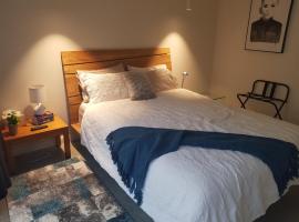 Modern, private and close to town., hotel Alburyben