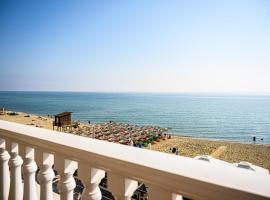 Anastasios Room's, Hotel in Olympiakí Aktí