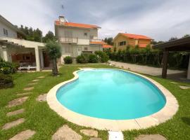 Valadas Guest House, hotel with parking in Canedo