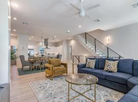 Modern 4BR Townhouse in Bienville Villas, self catering accommodation in New Orleans
