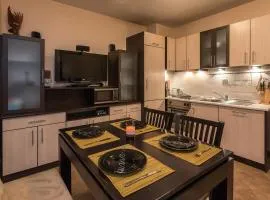 Charming, Fully-furnished, 2-bedroom apartment by Flat Mаnager