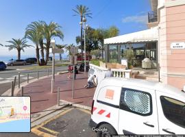 Apt 2 pces dans le Carre d Or a 290 m des plages