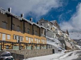 Vista Nevada Ski Lodge, hotel cerca de Virgen de las Nieves, Sierra Nevada