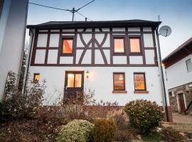 Haus Innerdorf gemütliches Ferienhaus im Taunus, Hotel in Pohl