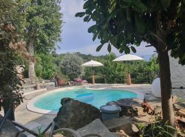 maison de charme avec piscine et vue exceptionnelle, holiday home in Scolca