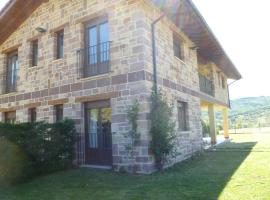 Casa rural LLOSA Planta PRIMERA y Planta BAJA, cabin in San Salvador de Cantamuda