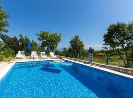 Villa Josip - private swimming pool, hotell i Labin