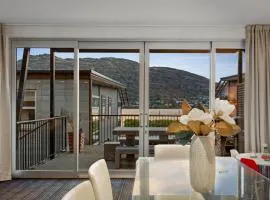 Lakefront Marina Apartment