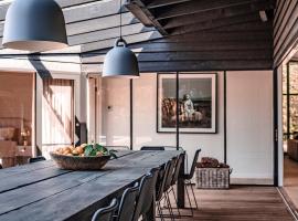 Winifred by Kinsfolk, villa in Red Hill South