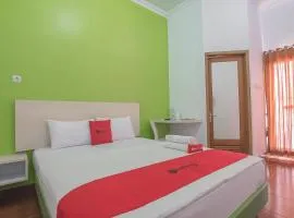RedDoorz Plus near Alun Alun Kuningan