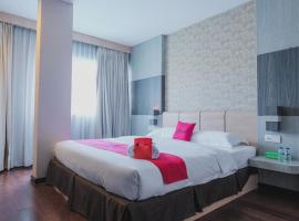 RedDoorz Plus near Pantai Coastarina 2, hotel di Pusat Batam