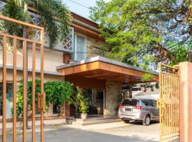 RedDoorz Plus Syariah near Java Supermall Semarang 2, hotel u gradu Semarang