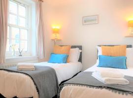 Seaside Cottage with Parking, cheap hotel in Worthing