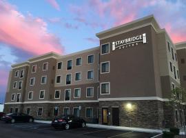 Staybridge Suites Ann Arbor - Research Parkway, an IHG Hotel，安娜堡的有停車位的飯店