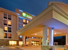 Holiday Inn Express Wilkes Barre East, an IHG Hotel, hotel with jacuzzis in Wilkes-Barre