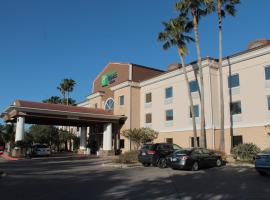 Holiday Inn Express Hotel and Suites Brownsville, an IHG Hotel, מלון בבראונסוויל