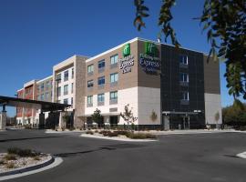 Holiday Inn Express & Suites Boise Airport by IHG, hotel in Boise