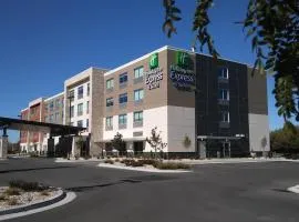 Holiday Inn Express & Suites Boise Airport, an IHG Hotel